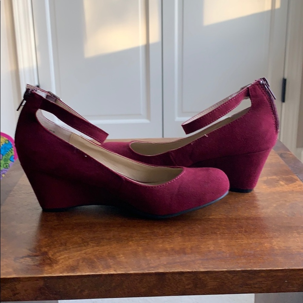 Red wedges